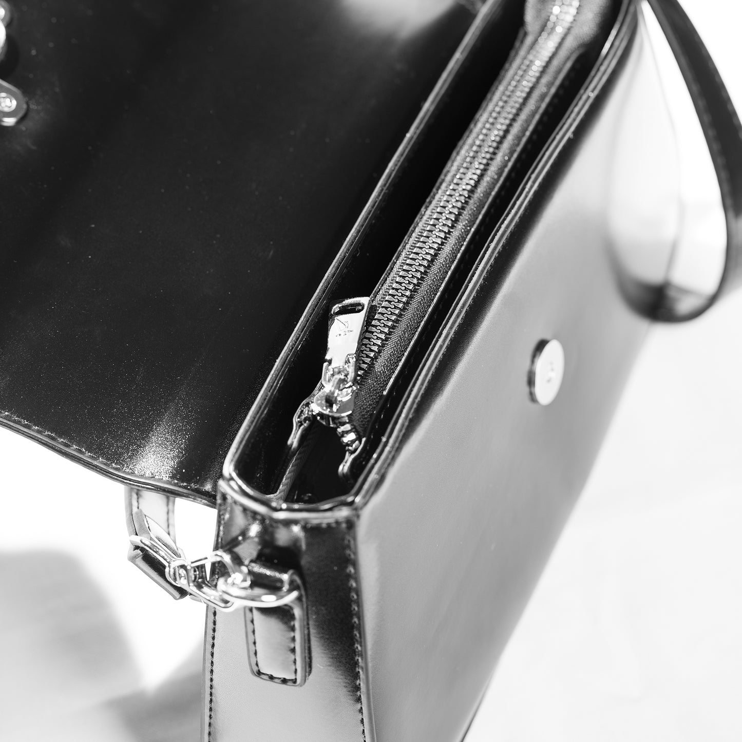 Hand Bag| The Verona Curve - Black